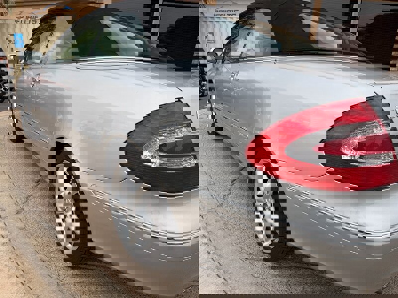 Used 2005 Mercedes-Benz CLK 320 Cabriolet image 23