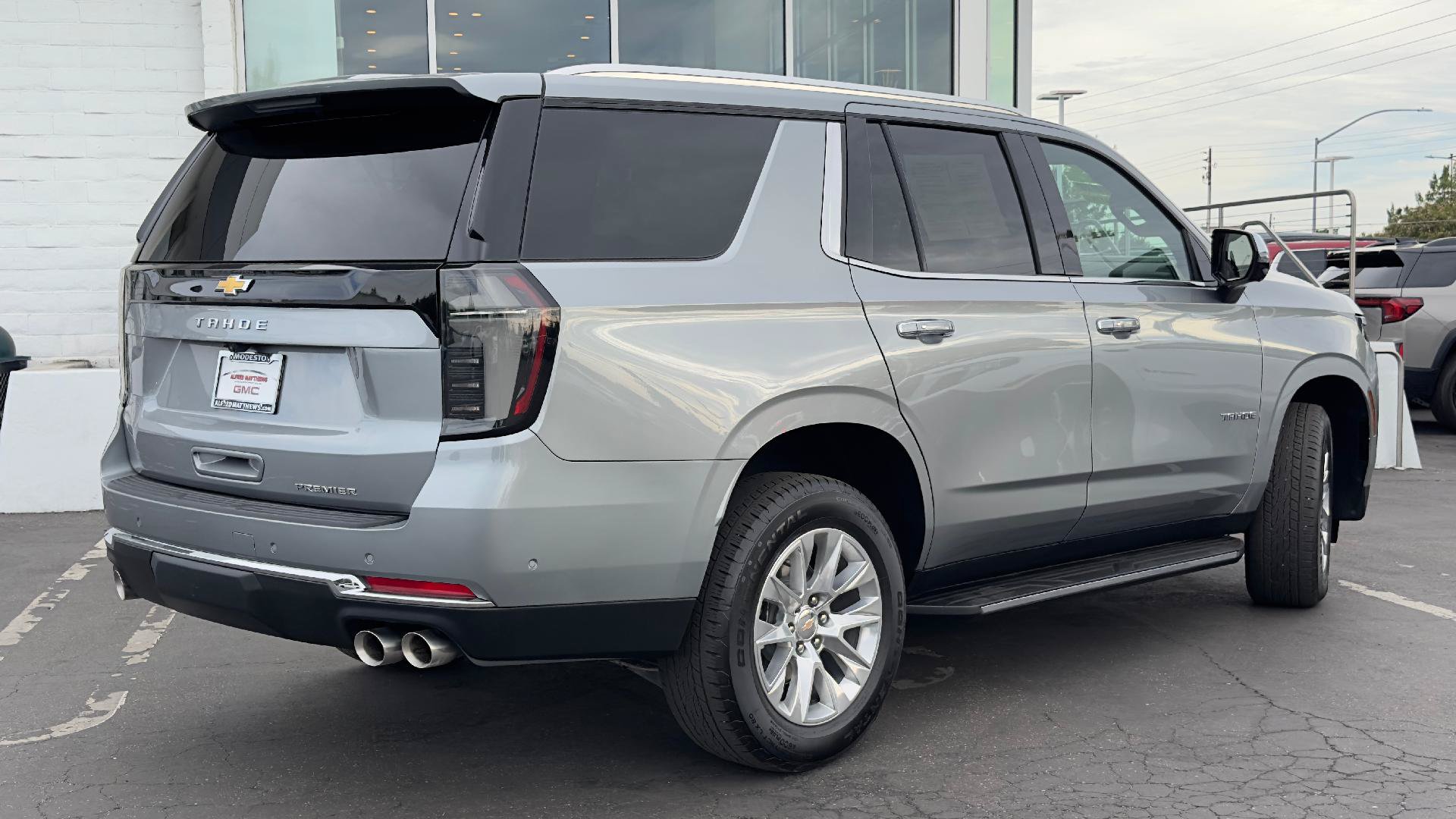Used 2025 Chevrolet Tahoe Premier RWD image 3