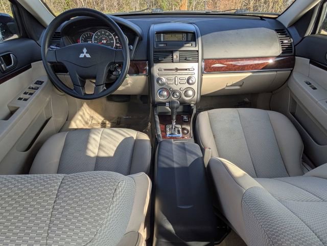 Used 2009 Mitsubishi Galant ES image 19