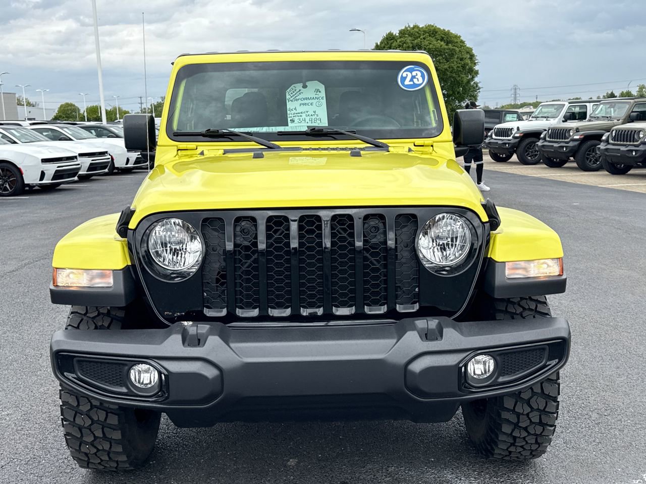 Used 2023 Jeep Gladiator Sport AWD/4WD image 8