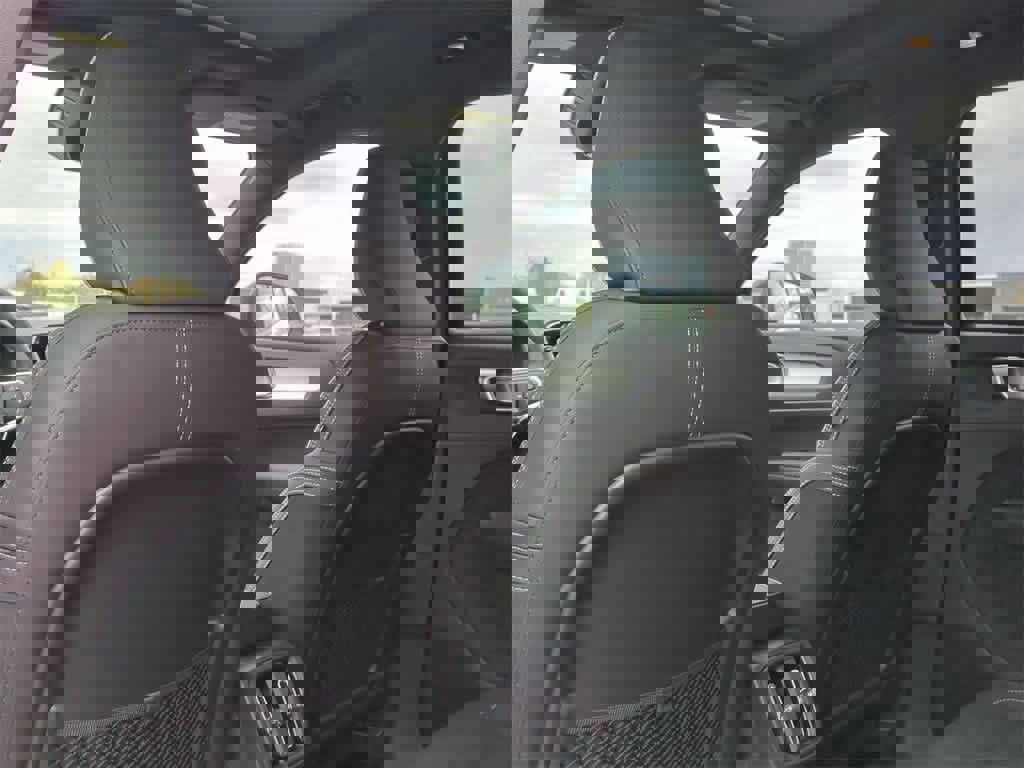 New 2026 Volvo XC40 B5 Ultra w/ Protection Package Premier image 17