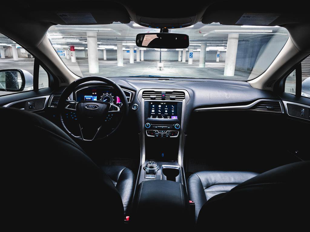 Used 2017 Ford Fusion SE w/ Fusion SE Technology Package image 3