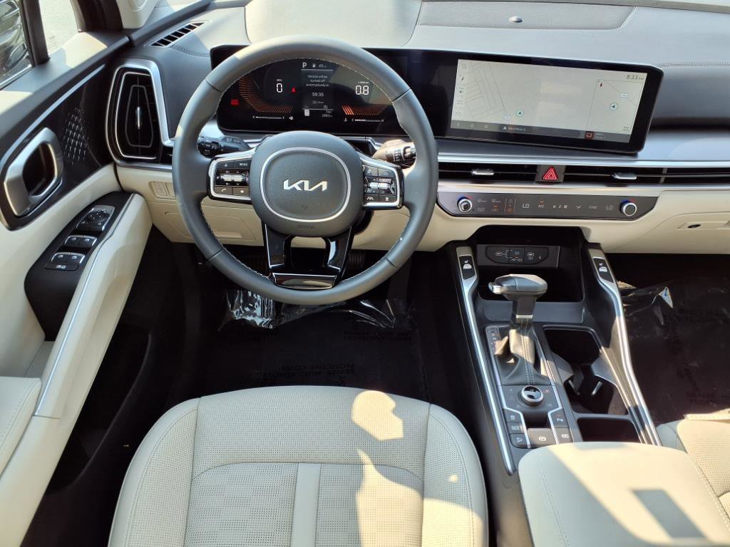 Used 2025 Kia Sorento EX w/ Panoramic Sunroof Package image 2