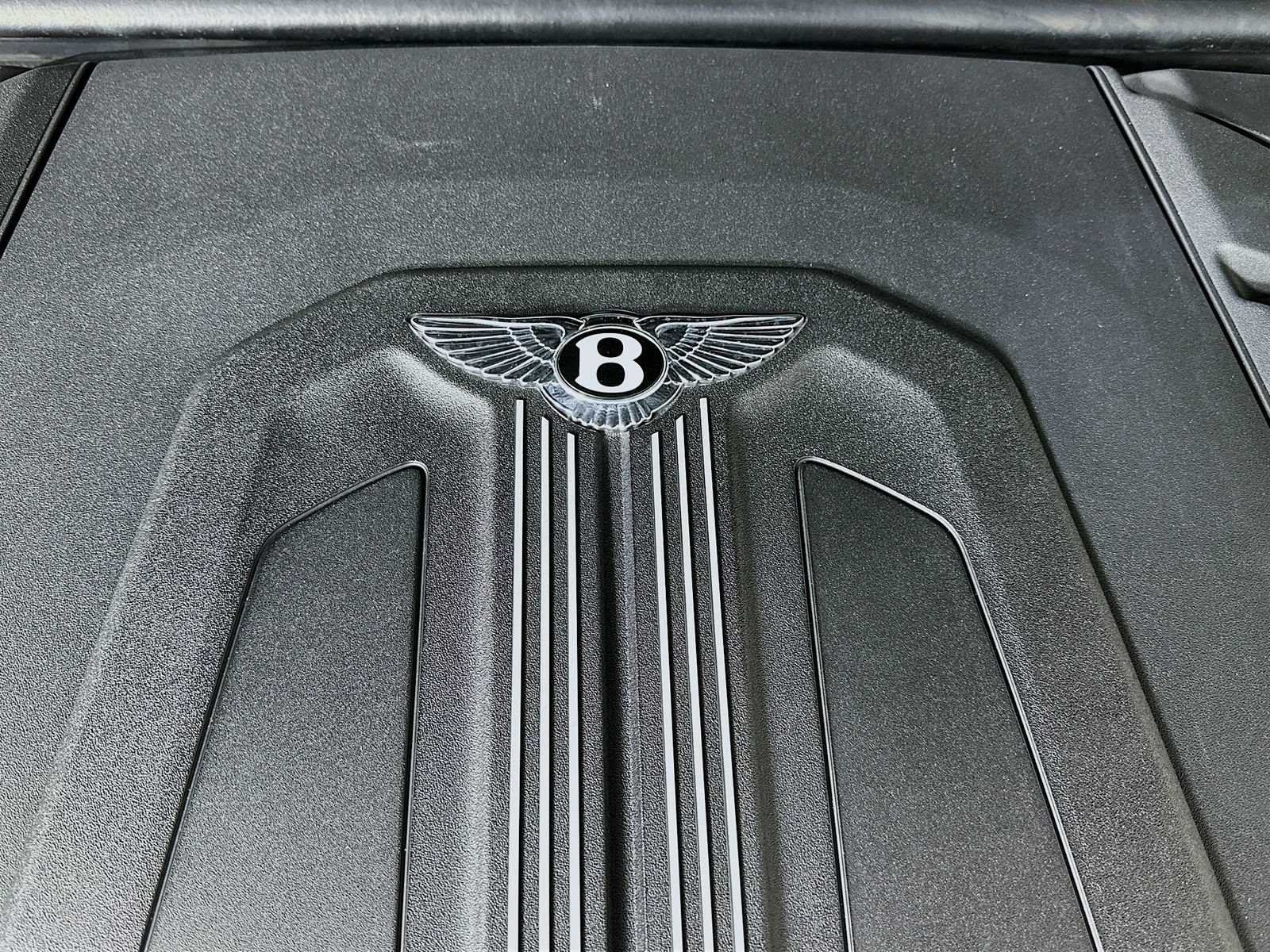 Used 2022 Bentley Bentayga AWD/4WD image 49