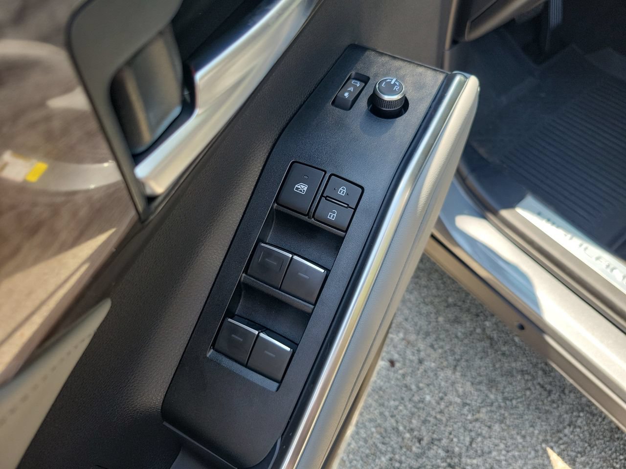 New 2026 Toyota Highlander Limited AWD/4WD image 15