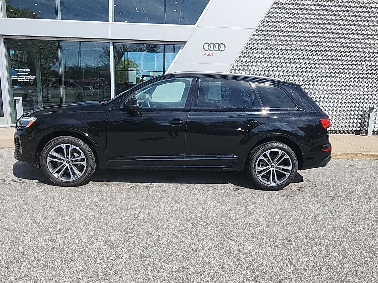 Used 2026 Audi Q7 3.0T Premium AWD/4WD image 2