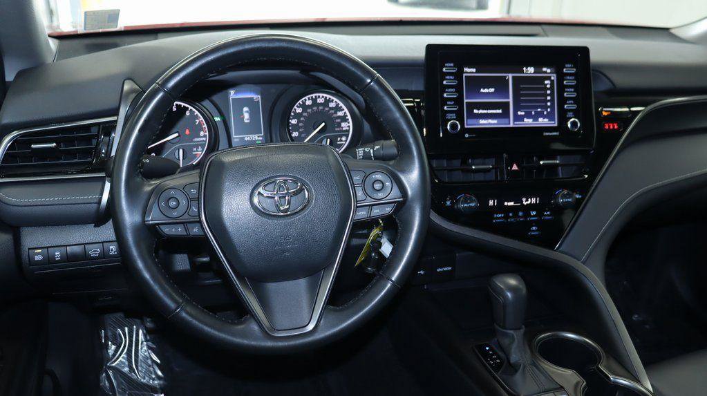 Used 2024 Toyota Camry SE w/ Cold Weather Package FWD image 20