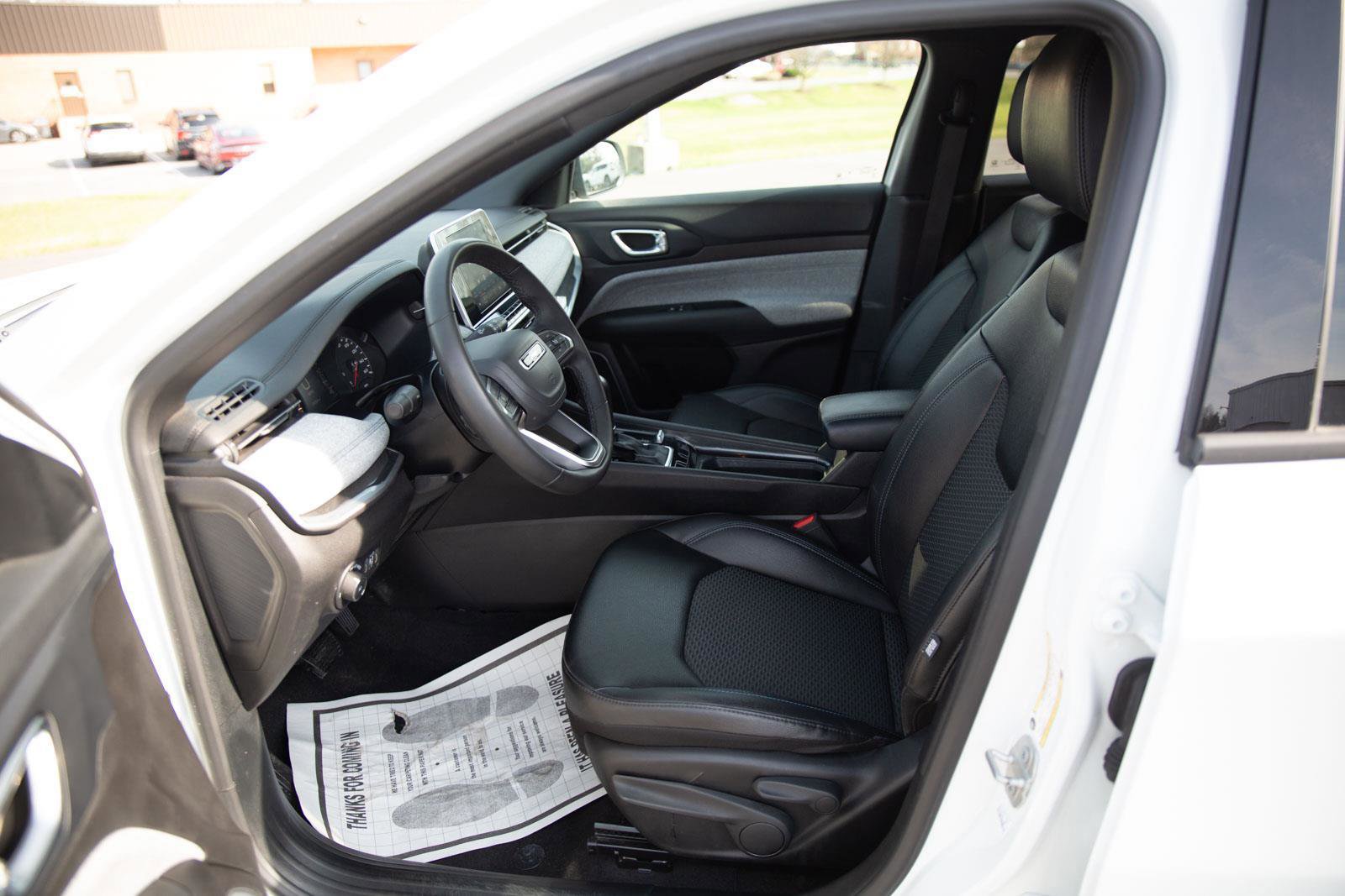 Used 2025 Jeep Compass Latitude image 20