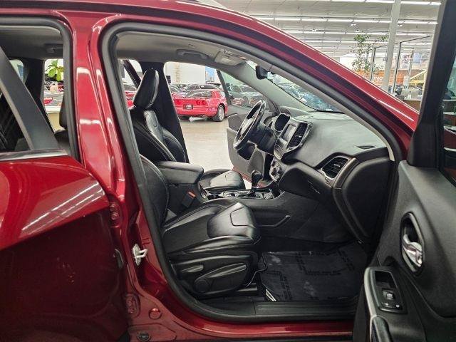 Used 2019 Jeep Cherokee Latitude Plus w/ Comfort/Convenience Group FWD image 36
