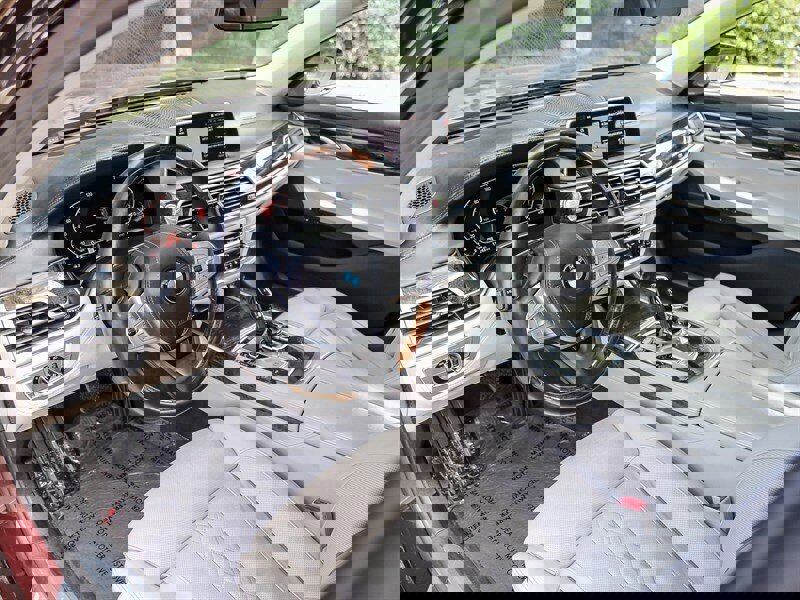 Used 2020 BMW 750i xDrive w/ Executive Package image 27