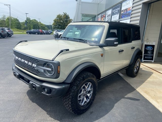 New 2025 Ford Bronco Badlands image 2