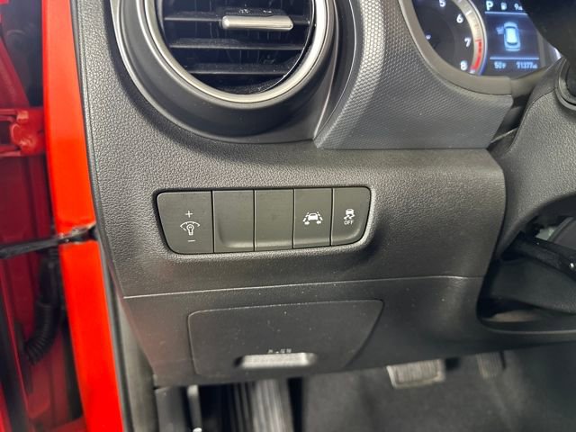 Used 2020 Hyundai Kona SE image 19