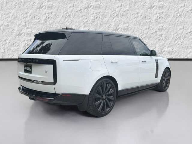 Used 2023 Land Rover Range Rover SV AWD/4WD image 3