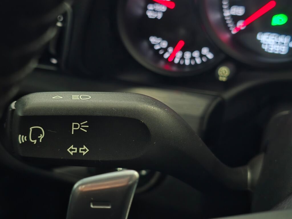 Certified 2018 Porsche 911 Carrera GTS RWD image 38