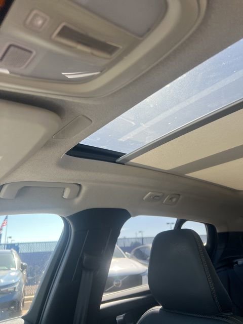 Used 2025 Volvo XC40 B5 Core image 20