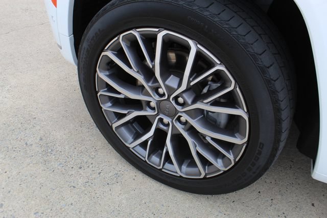 Used 2023 Jeep Grand Cherokee L Summit AWD/4WD image 3