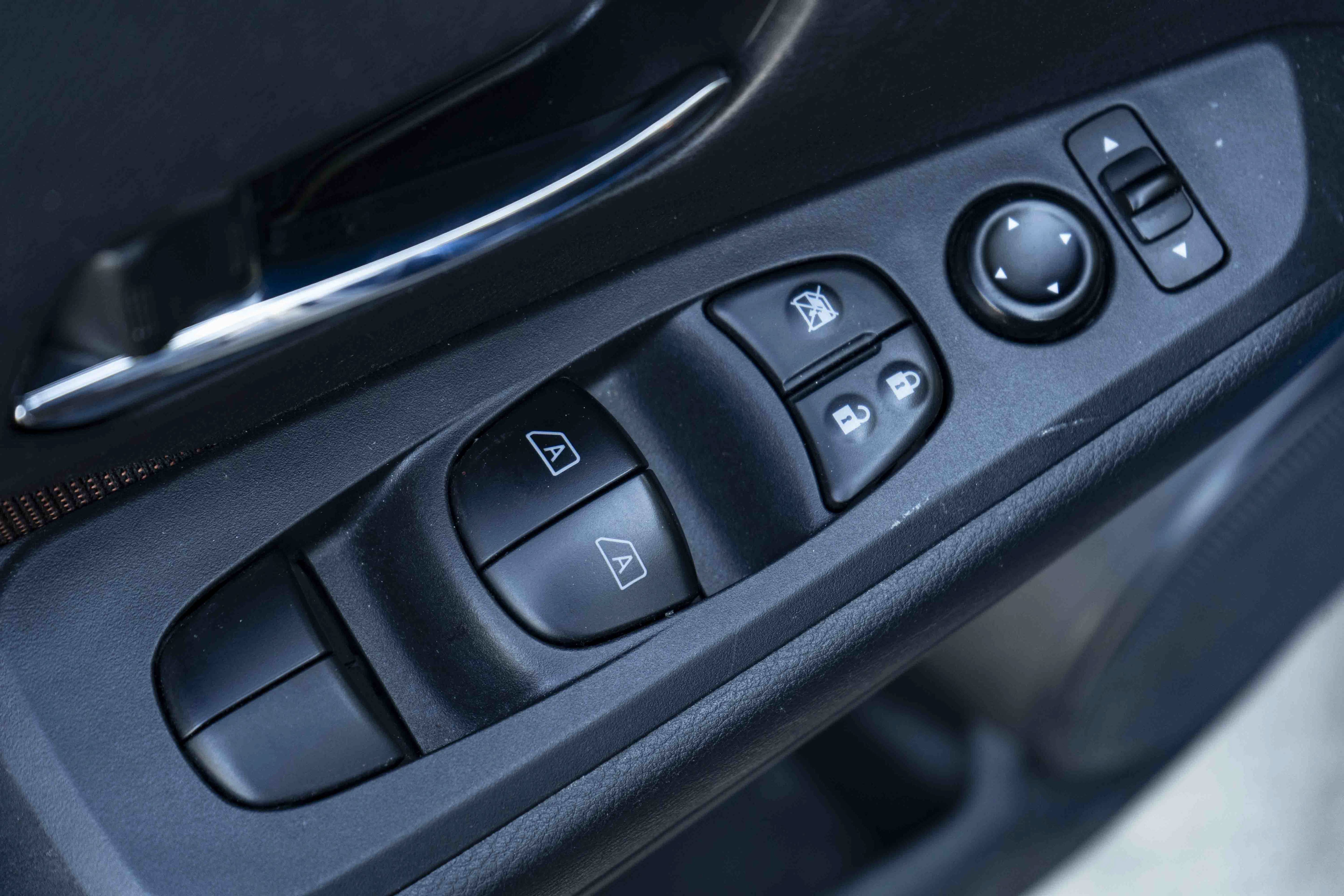 Used 2023 Nissan Kicks SR FWD image 34