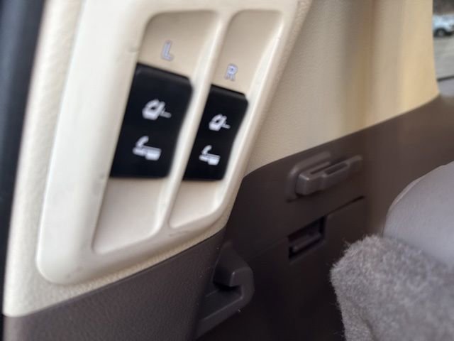 Used 2011 Lexus GX 460 w/ Comfort Plus Pkg image 25