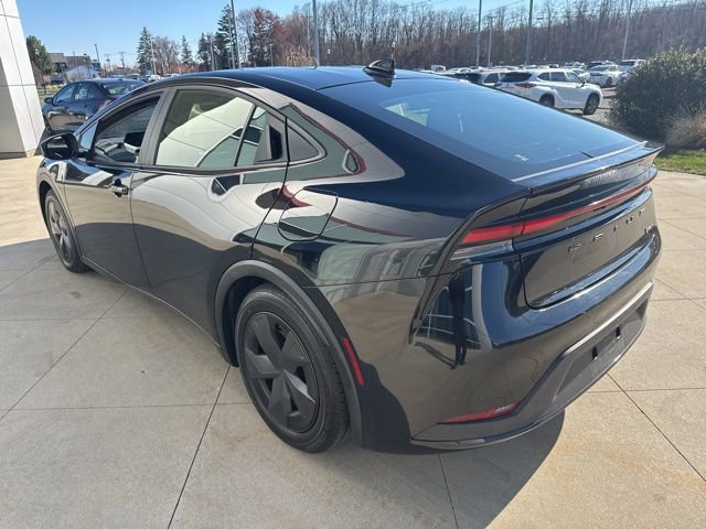 Used 2025 Toyota Prius LE image 5