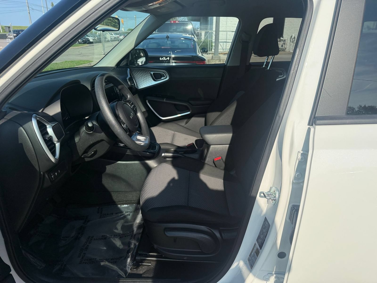 Used 2025 Kia Soul LX w/ LX Technology Package FWD image 24