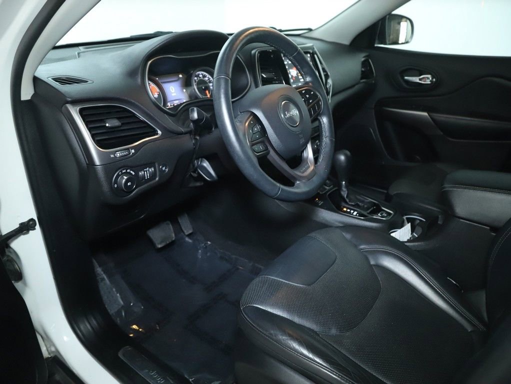 Used 2019 Jeep Cherokee Limited image 18