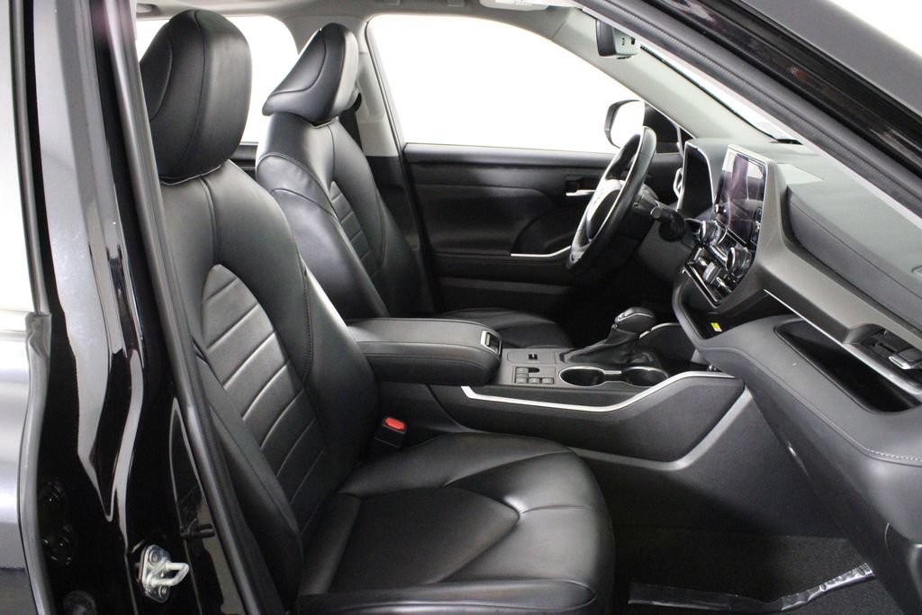 Used 2023 Toyota Highlander XLE FWD image 19