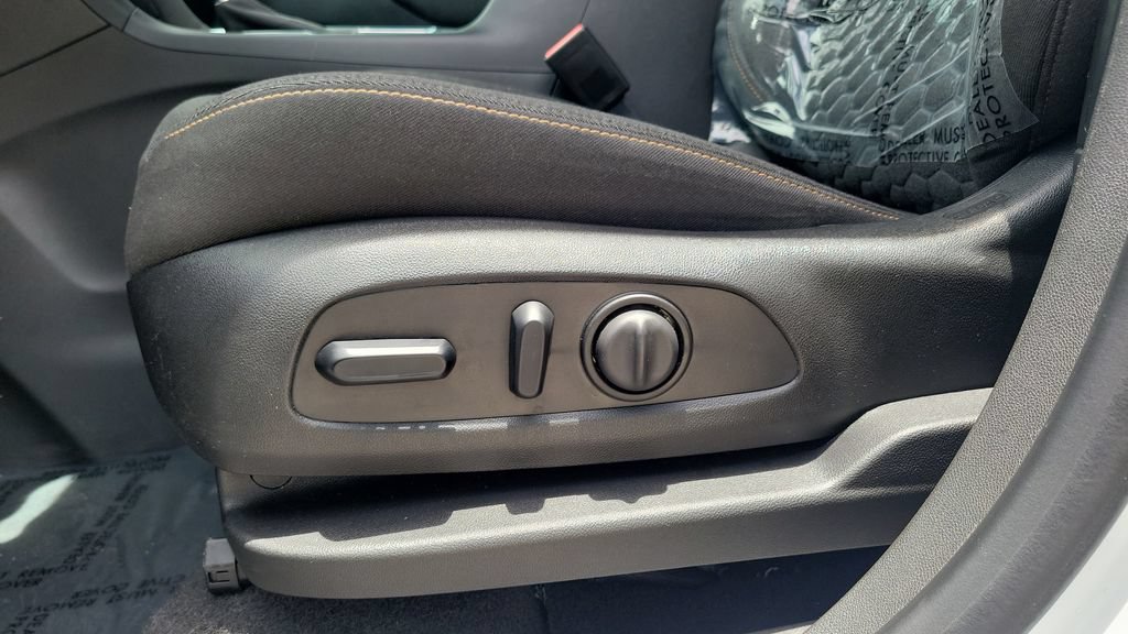 Used 2021 Chevrolet Equinox LT FWD image 16