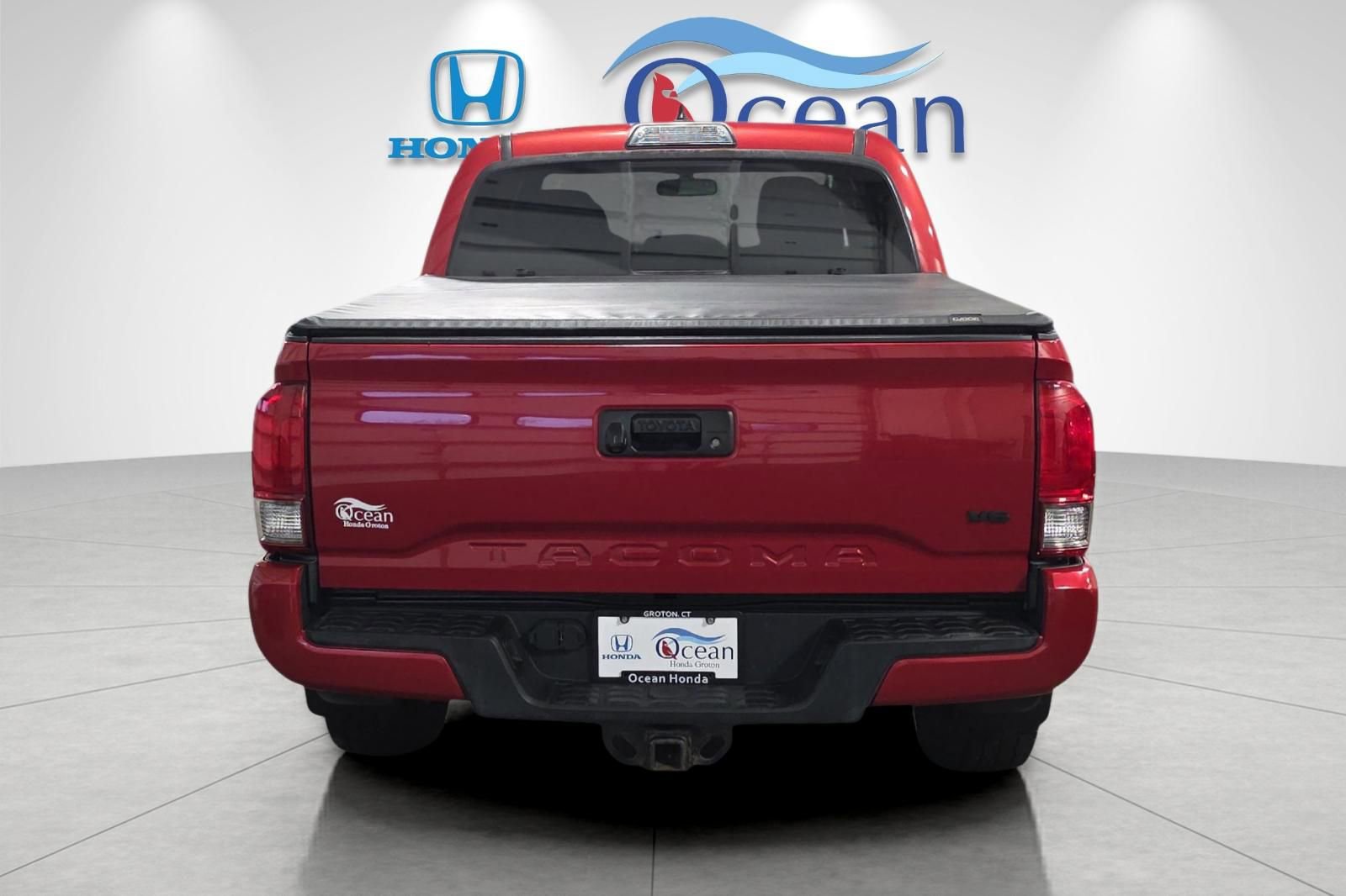 Used 2016 Toyota Tacoma TRD Sport w/ Towing Package image 4