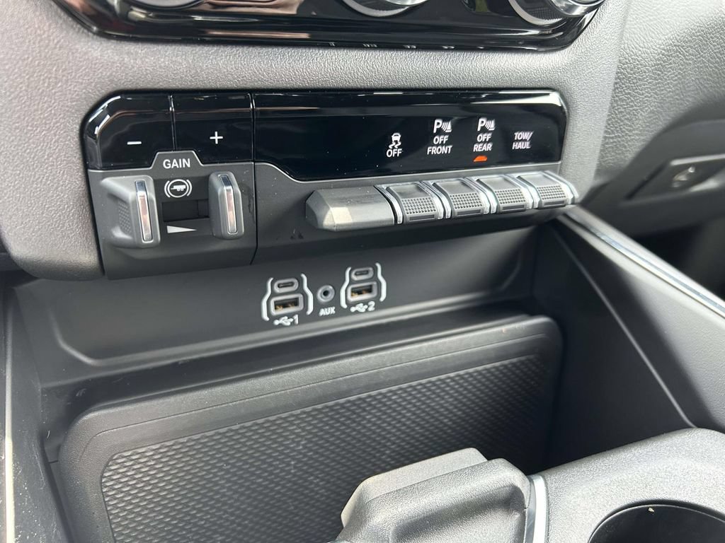 Used 2025 RAM 1500 Big Horn RWD image 29