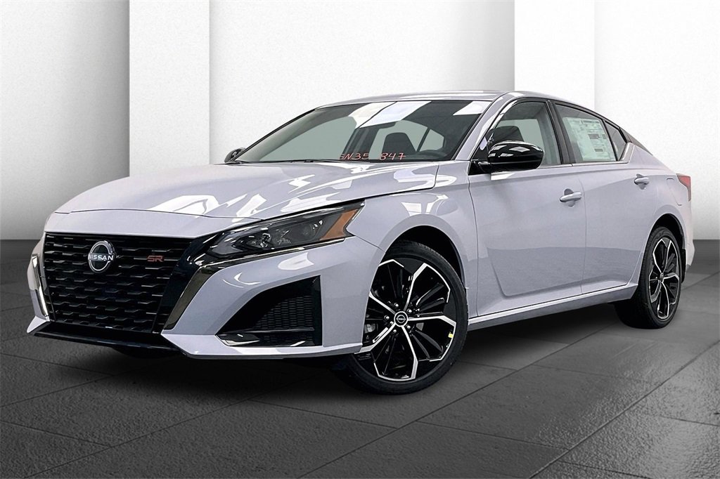 New 2025 Nissan Altima 2.5 SR image 2