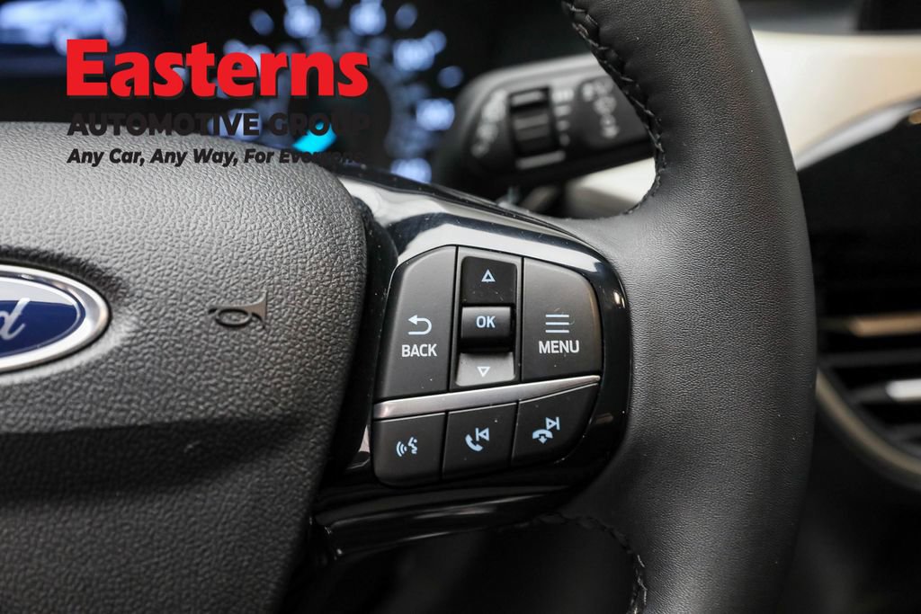 Used 2022 Ford Escape SE w/ Cold Weather Package image 16