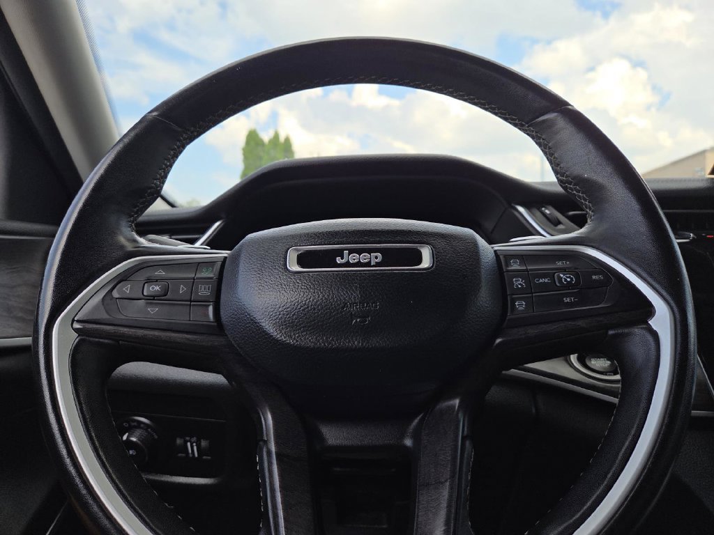 Used 2022 Jeep Grand Cherokee L Limited AWD/4WD image 24