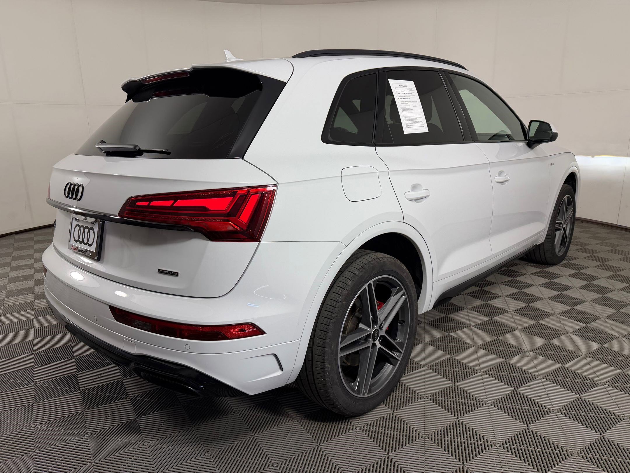 Certified 2025 Audi Q5 e Premium Plus w/ Premium Plus Package AWD/4WD image 9