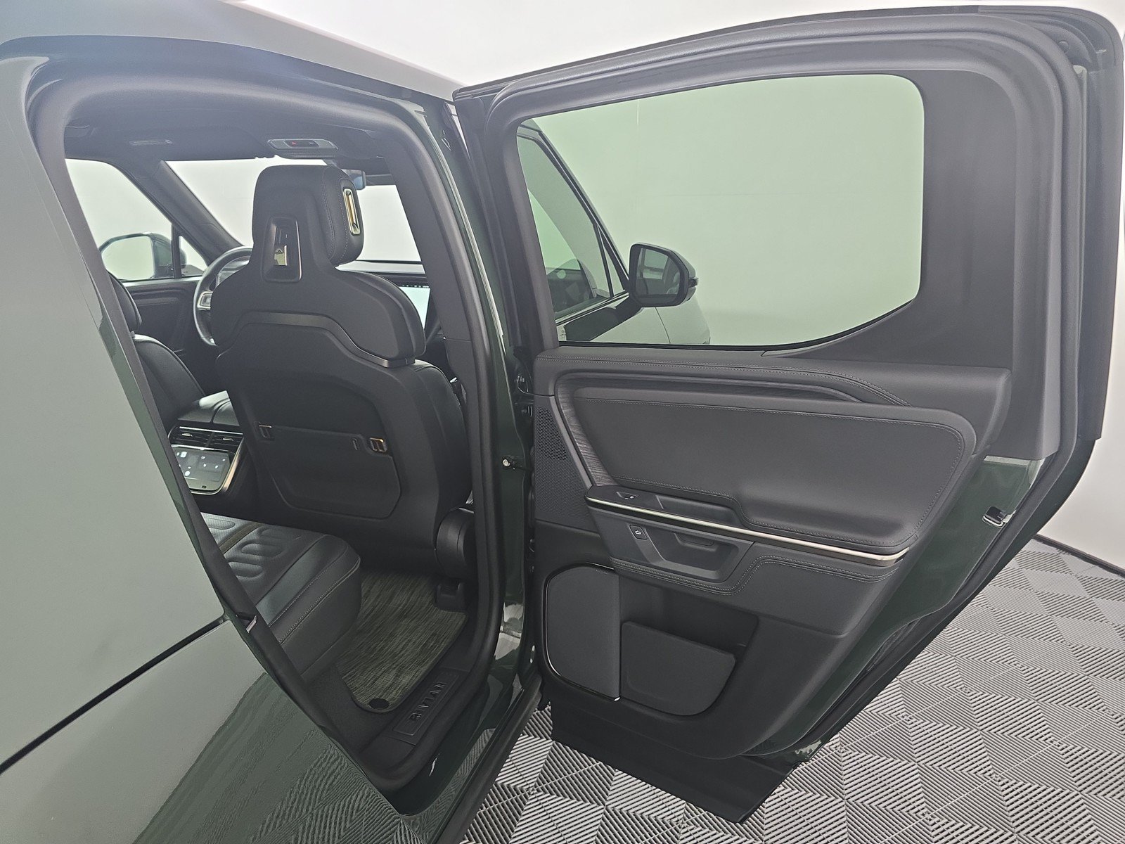 Used 2025 Rivian R1T Adventure AWD/4WD image 20