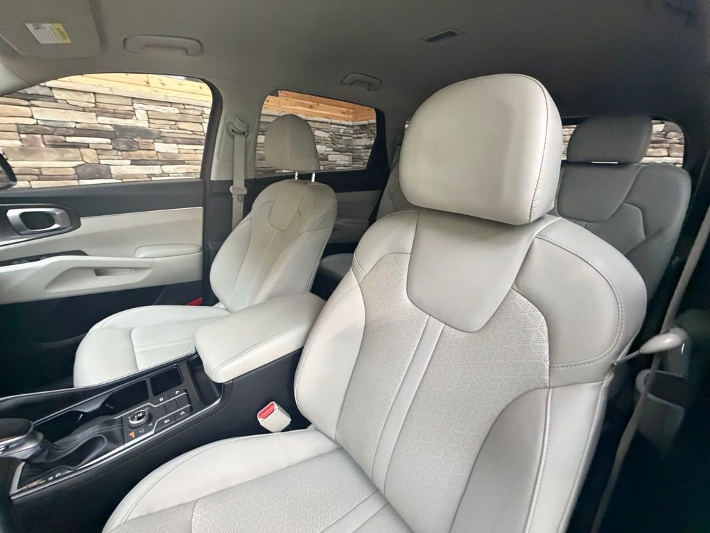 Used 2021 Kia Sorento S image 12