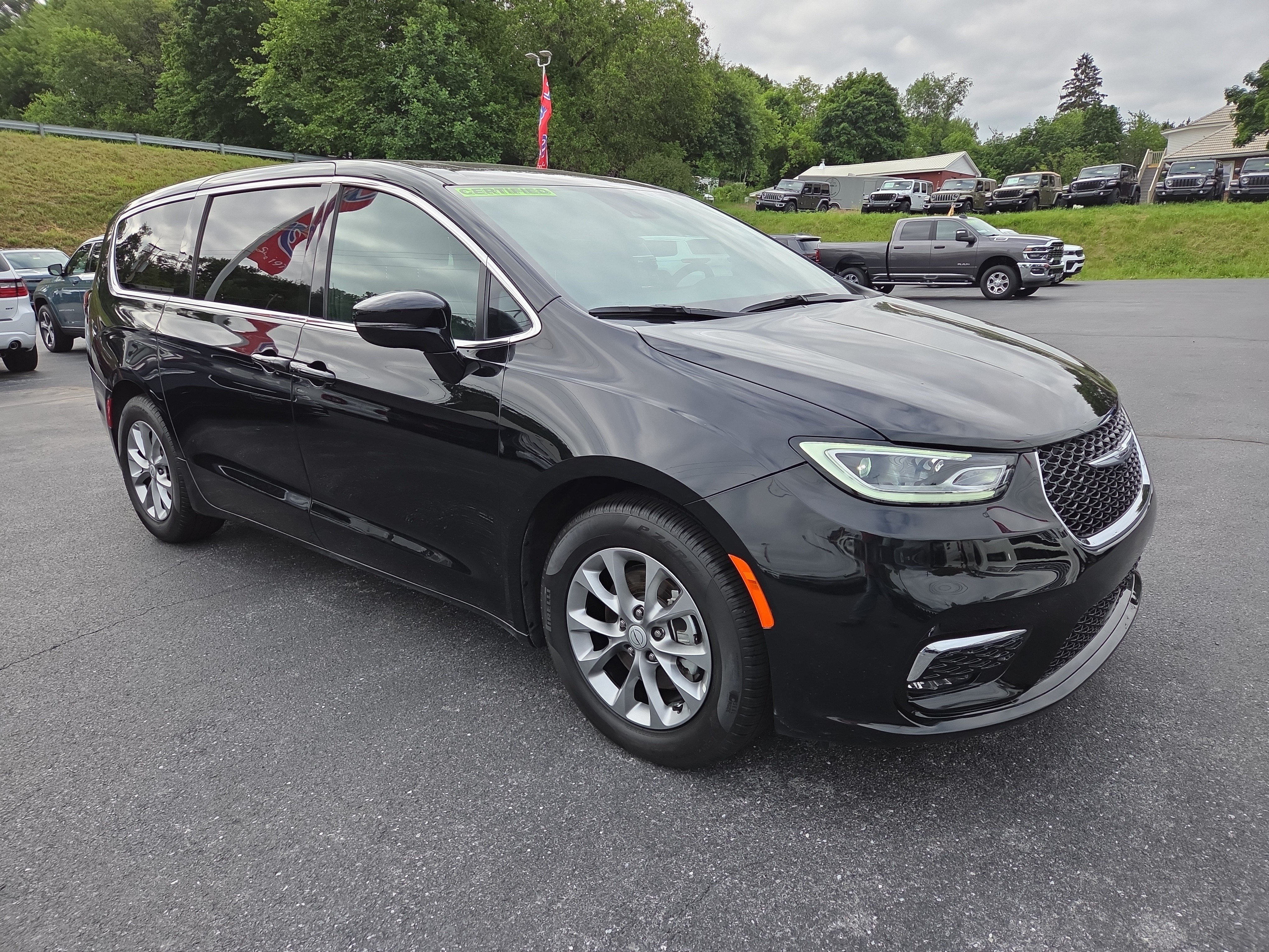 Certified 2026 Chrysler Pacifica Limited FWD image 1