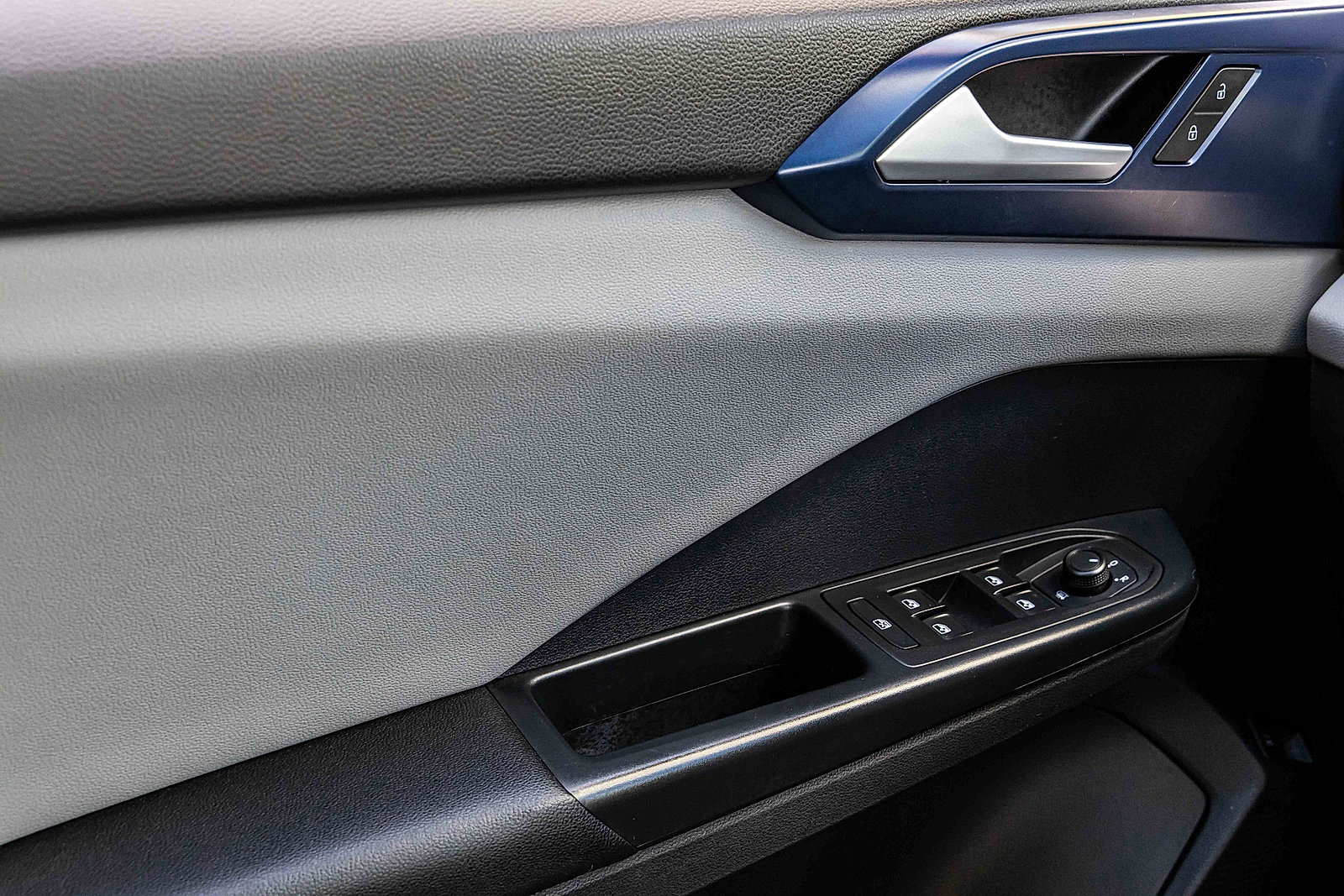 Used 2023 Volkswagen Taos SE w/ Panoramic Sunroof Package image 14