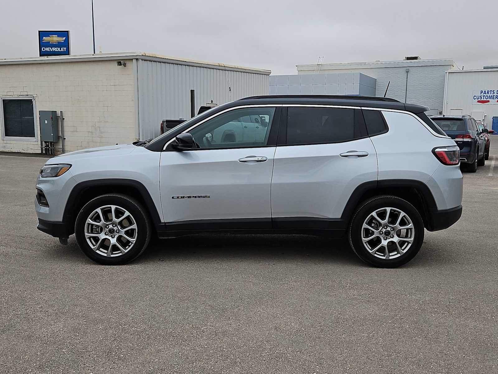 Used 2025 Jeep Compass Limited AWD/4WD image 5