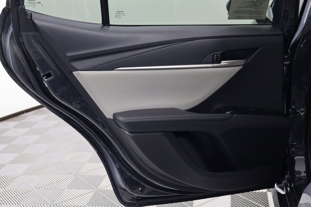 Used 2026 Toyota Camry XLE AWD/4WD image 13