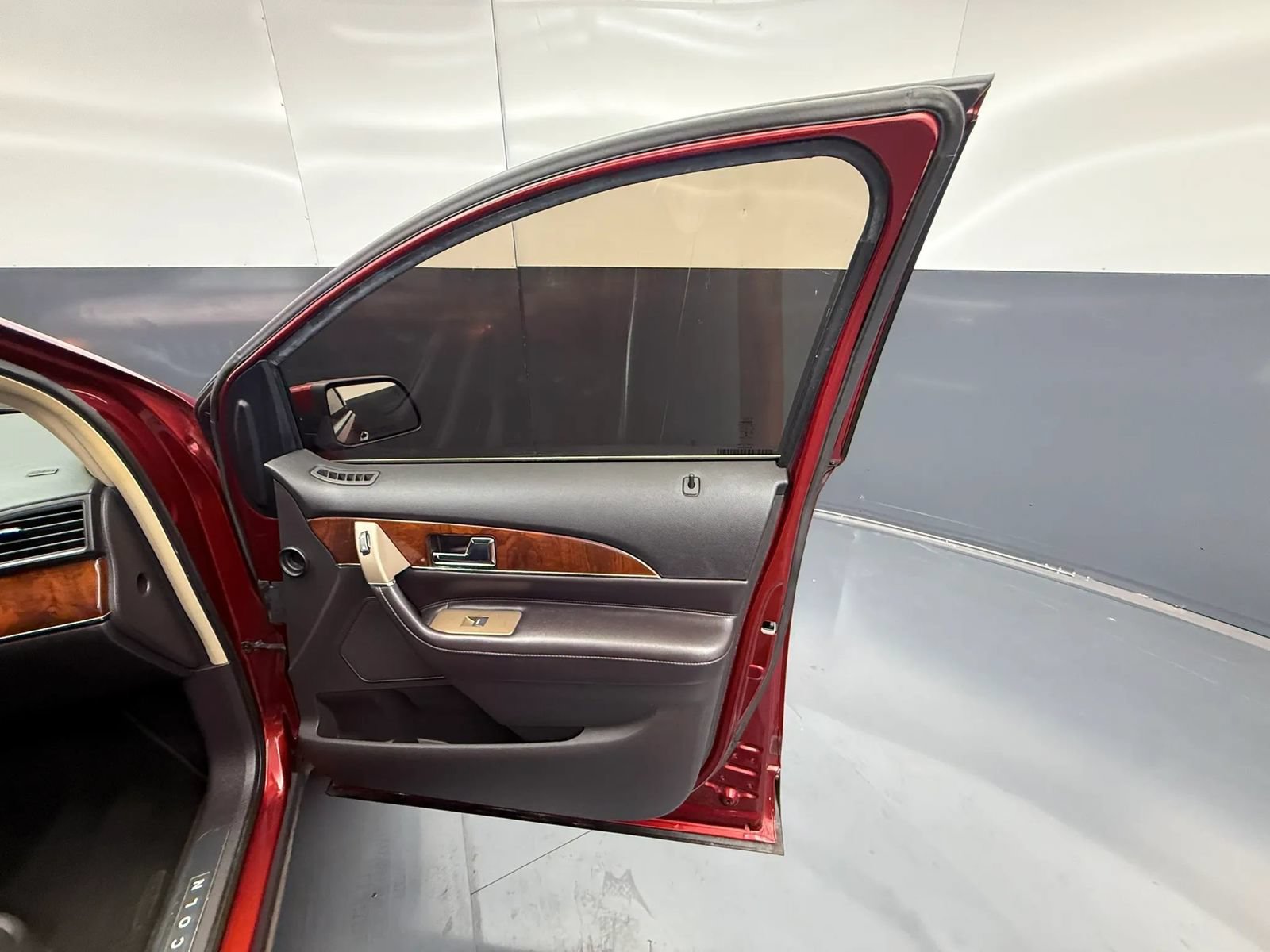 Used 2014 Lincoln MKX AWD w/ Equipment Group 102A image 23