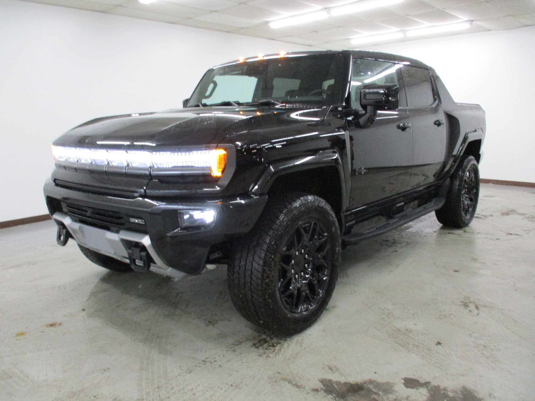 New 2025 GMC Hummer EV 3X w/ LPO, Dark Essentials Package