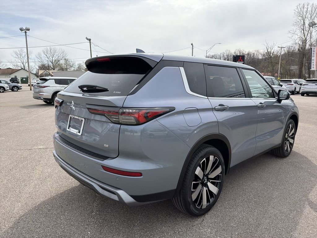 New 2026 Mitsubishi Outlander SE AWD/4WD image 4