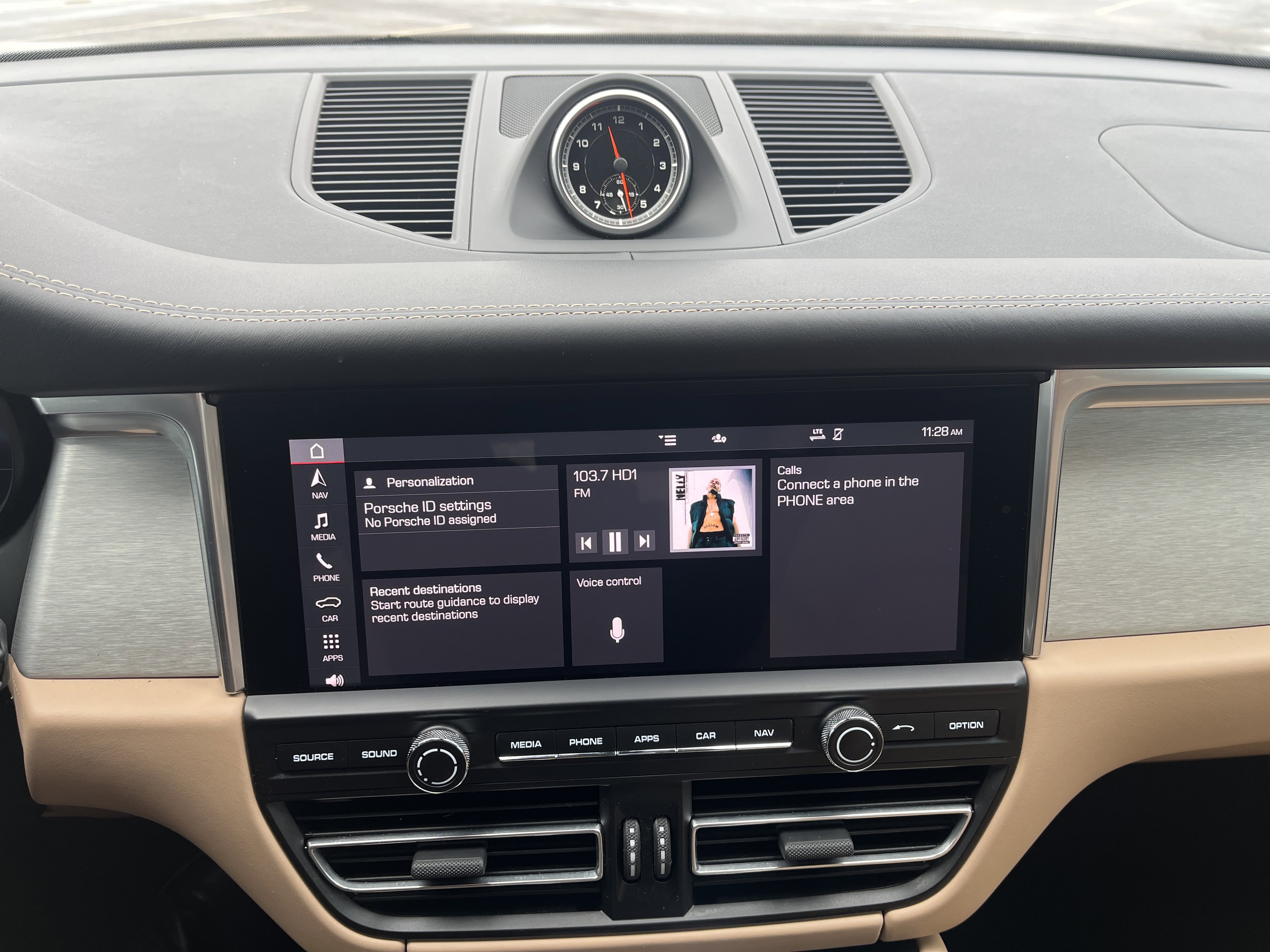 Used 2020 Porsche Macan Turbo image 29