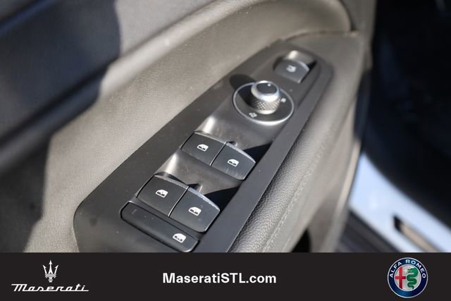 Used 2023 Alfa Romeo Stelvio Ti image 15