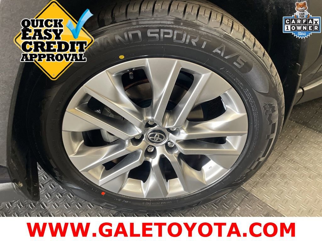Used 2020 Toyota RAV4 XLE Premium image 5