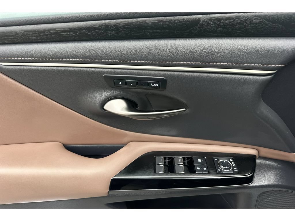 Used 2023 Lexus ES 300h w/ Premium Package FWD image 11
