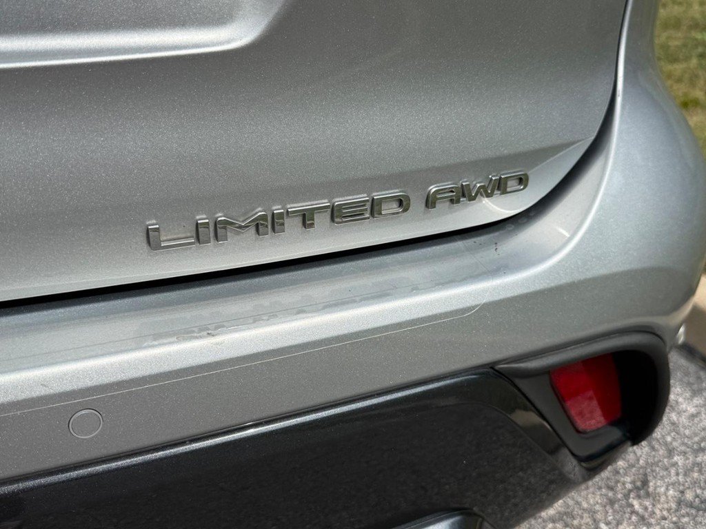 Used 2022 Toyota Highlander Limited AWD/4WD image 6