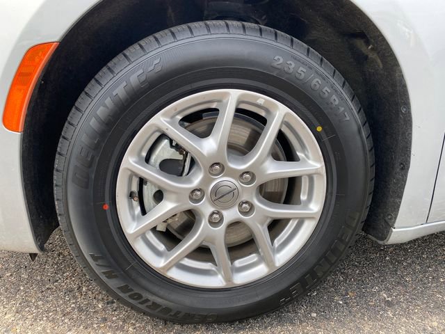 Used 2024 Chrysler Pacifica Touring-L FWD image 21