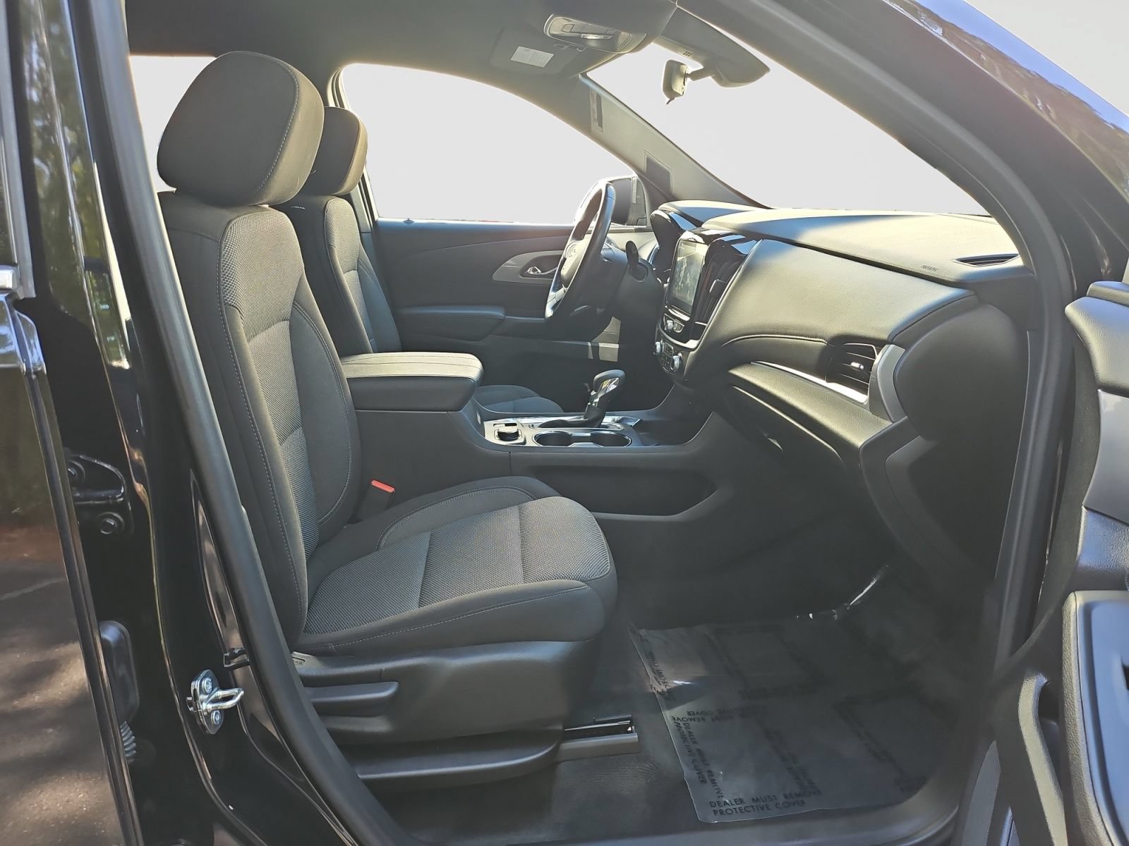 Used 2022 Chevrolet Traverse LT FWD image 18