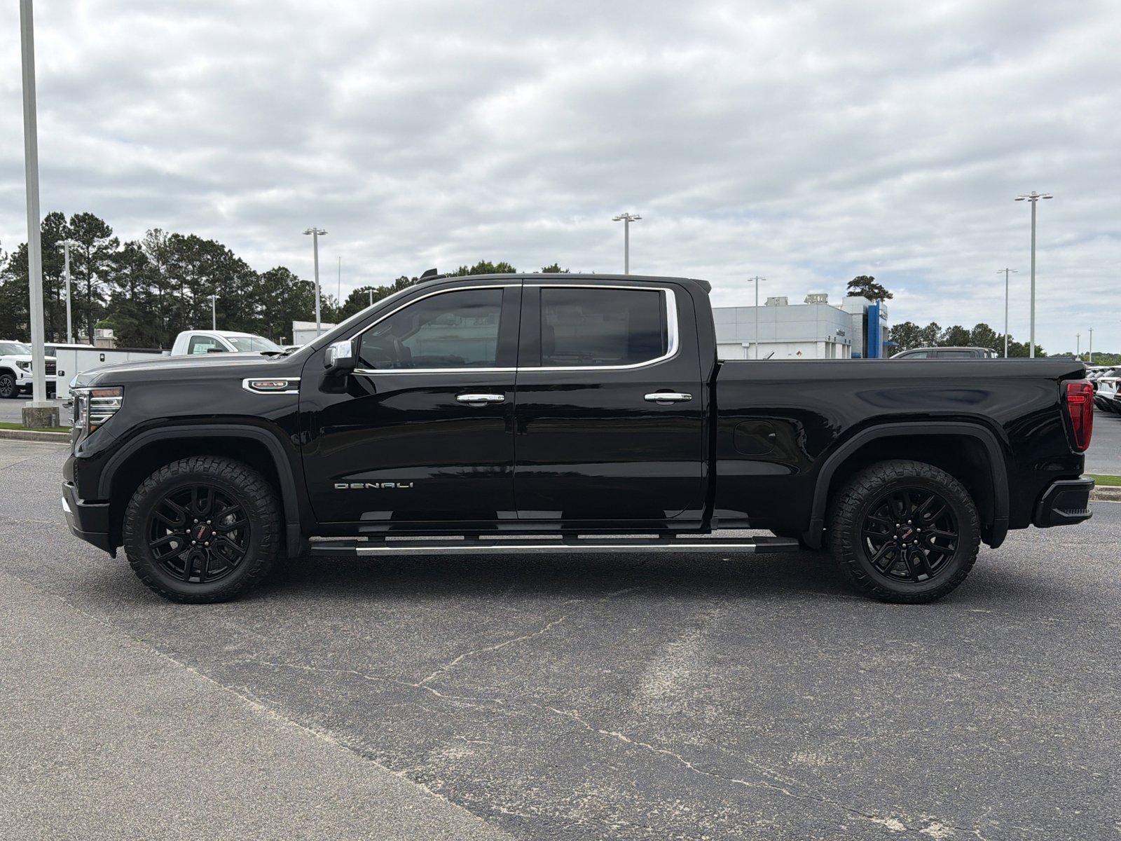 Used 2024 GMC Sierra 1500 Denali w/ Technology Package AWD/4WD image 8